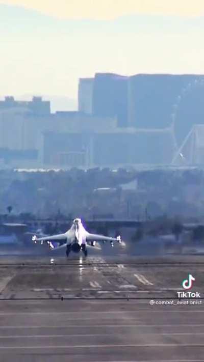 Приземление ВВС и Приземление ВМС