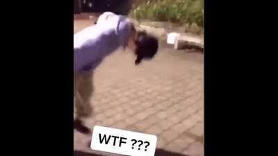 Akali running be like..