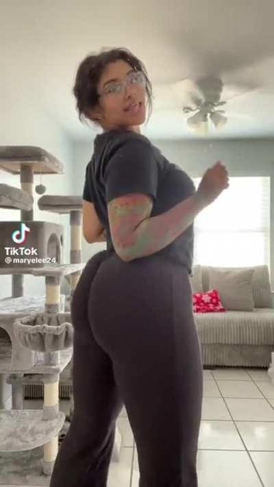 That ass should be 18+ be just to look at😳‼️