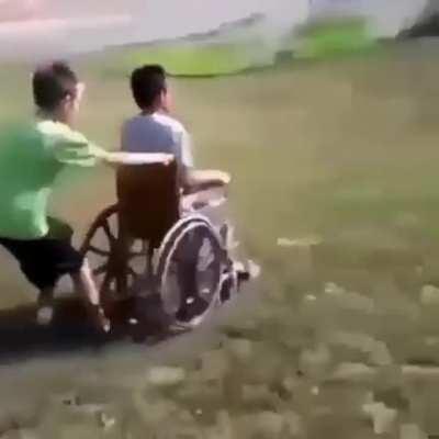 Neşeli tekerlekler oyna