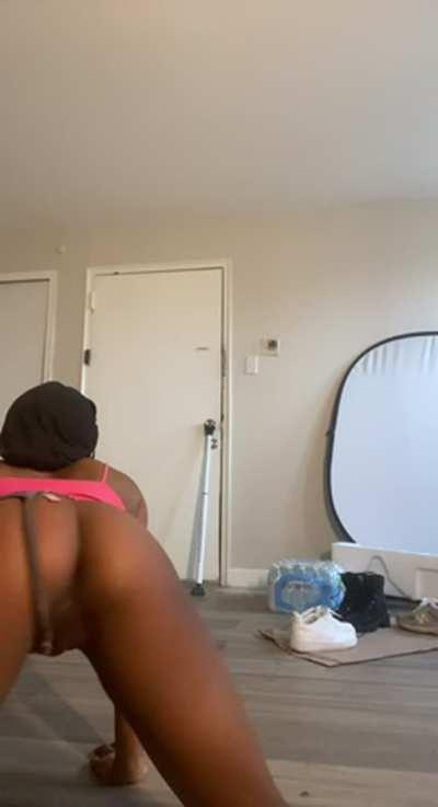 Say hi if u wanna see me finger myself til i cream 😍🤍🤍🤍