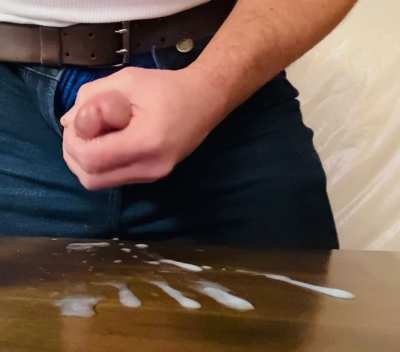 Shooting fresh ropes of sperm on my desk. 