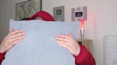 Her yeni invincible sezonu geldiğinde eski sezonu unutmuş oluyorum