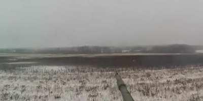 Russian T90M performing a soviet doctrine "shock maneuver" at the Svatovo-Kreminna frontline