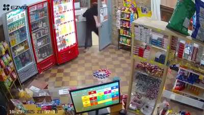 Joven entró a un kiosco de Baradero, se robó una cerveza y le dijo al empleado “que Dios te la pague”