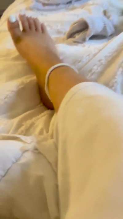 feet reveal🥹(barely legal!!)