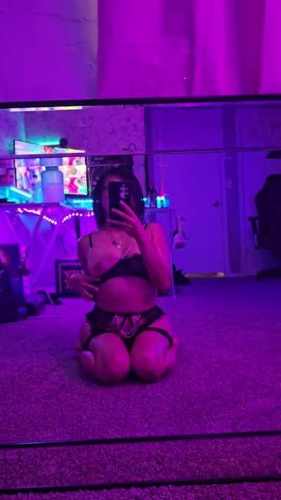 Yes you may stare 😍