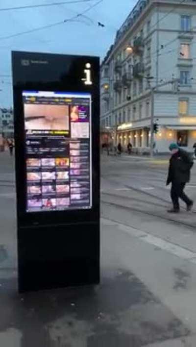 Typisch Schweizer, die Bahn kommt immer zuerst!