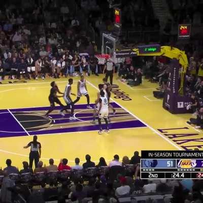 [Highlight] LeBron just toying with the Memphis Grizzlies