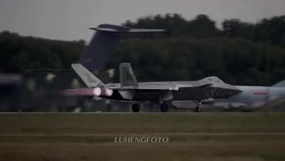 J20 Afterburner Takeoff [Video]