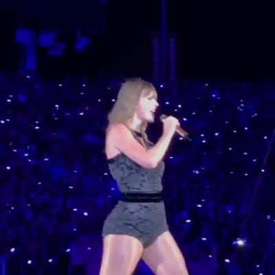 I want to worship her and her ass with my cock so fucking bad.