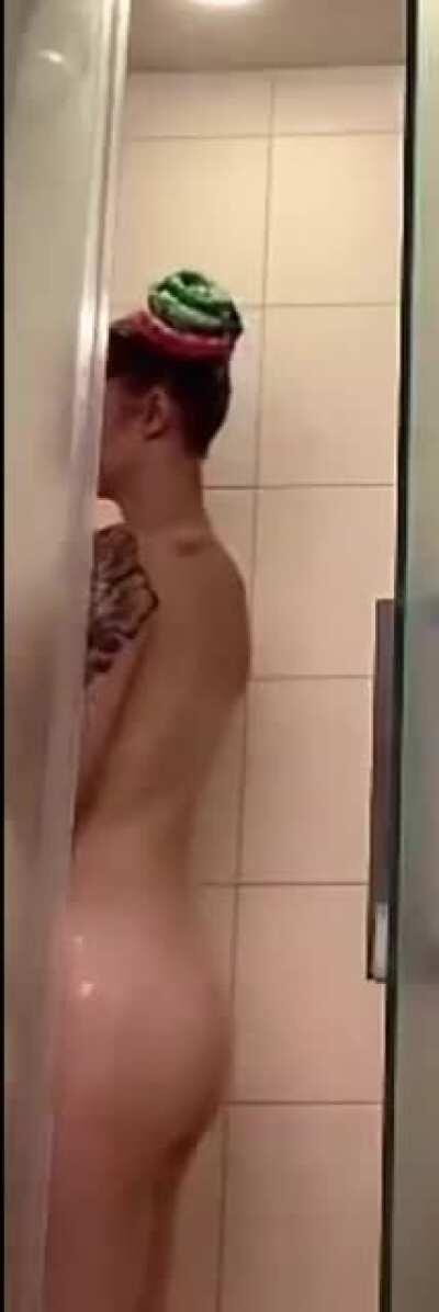 Older snapchat shower clip