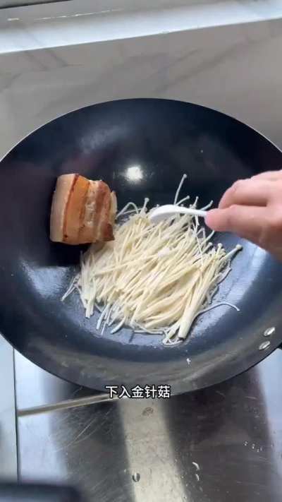 How to survive for a week with only 300 Yuan