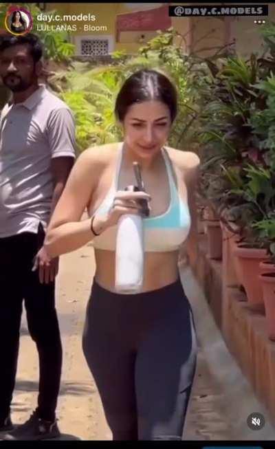 Malaika Arora Jiggles good 