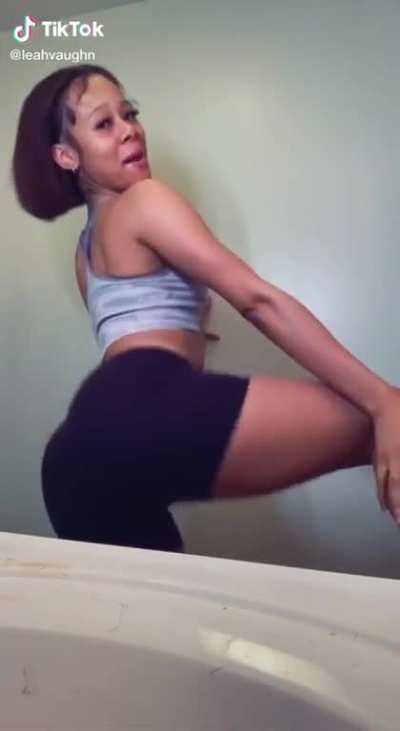 AmourLeah - Video #7623