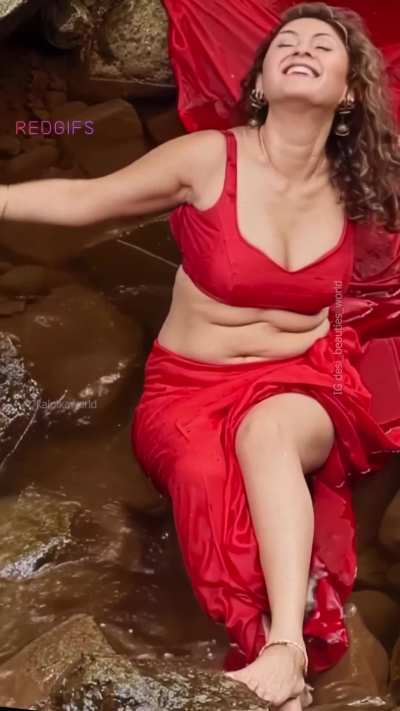 Manjari Fadnis in red saree - Part 1/3