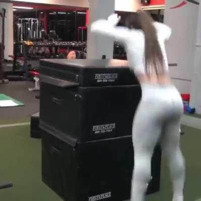 She couldn’t handle the extra six inches… 😮