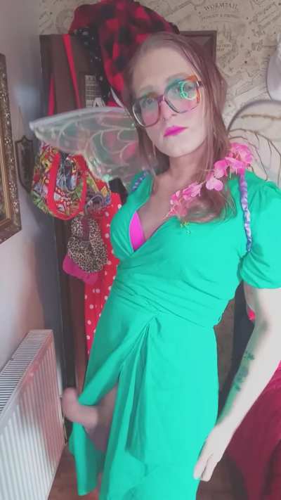 Ever seen a fairy shake her cock out? 🧚
