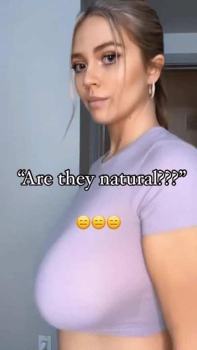 Bouncing her big naturals 😍