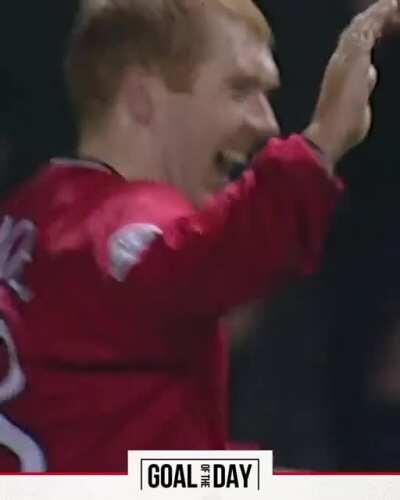 Do you remember this goal from Scholesy? 🔥🔥🔥. Even if you didn't, it's lovely to watch the build up