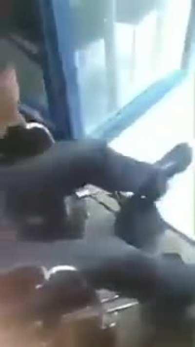 Como ele consegue andar se ele é Caderante??? kkkkk