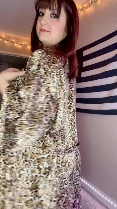 I’ve had this robe since I was 14 😜 now watch me take it off