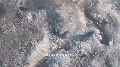 Russian soldier throws stones at Ukrainian soldiers (Published by K2 54th Brigade, June 8, 2024)