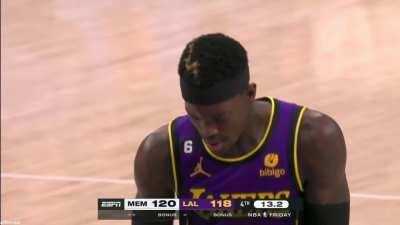 [Highlight] Russell Westbrook for some reason decides to box out on the free throw backwards