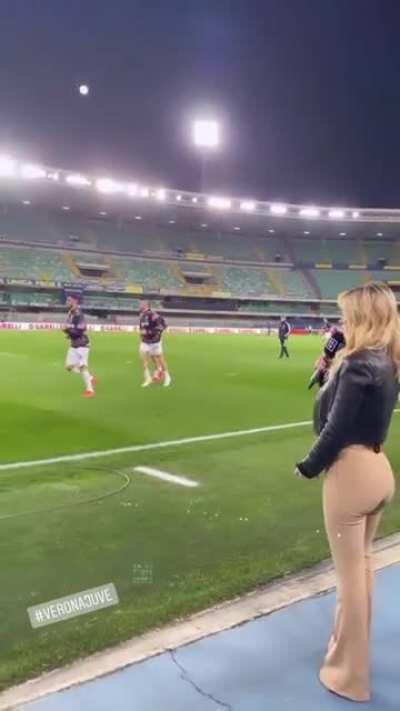 Sexiest sports reporter 😍🤩