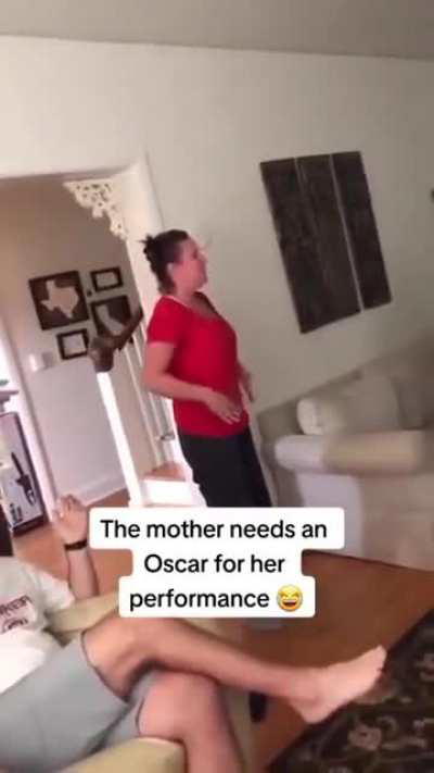 Zyada kuch nai, mumma needs an Oscar for her acting.