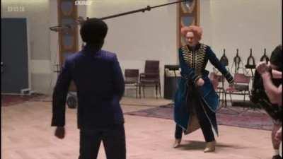 Who winning the floss-off? 😈