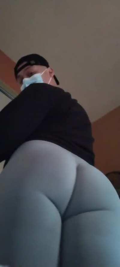Who like The way My Ass Looks in These Leggings? 🍑😉💥💣