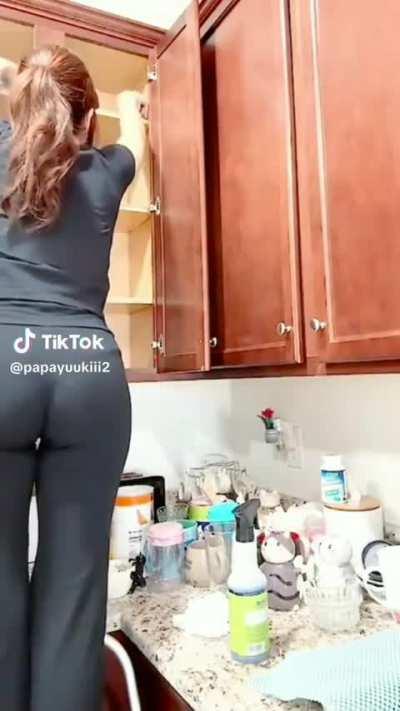 Que rico culo tiene la putita 🍑🤤