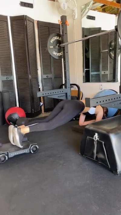 Victoria Justice in position...