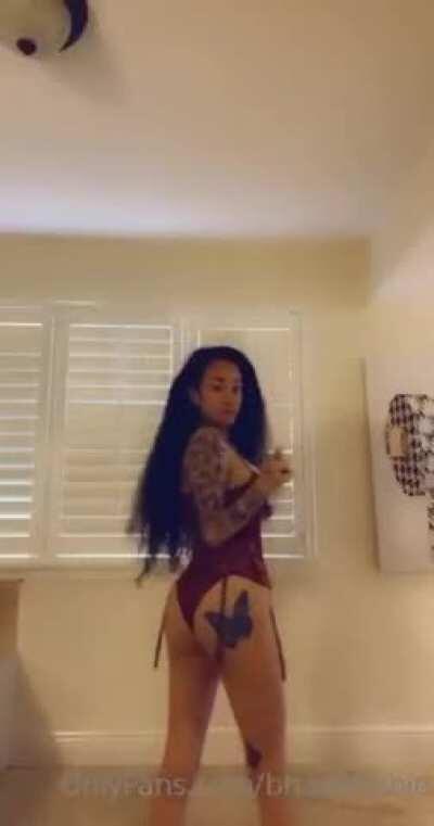 Don’t miss this 😍A Hole Mega Of Her Content👇