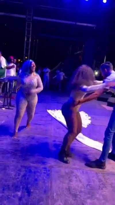 Bring a fan on stage at a Jamaican concert