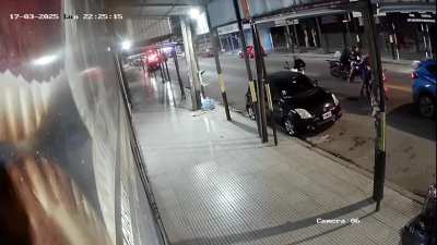 La Matanza: Motochorros emboscaron a una oficial de policía para robarle la moto, pero se defendió a los tiros, hirió en el pecho a uno de los delincuentes que más tarde fue detenido