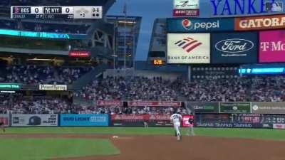 [Highlight] Voit crushes an opposite field solo shot, his sixth homer of the season to get the Yankees on the board in the second game of the doubleheader against Boston