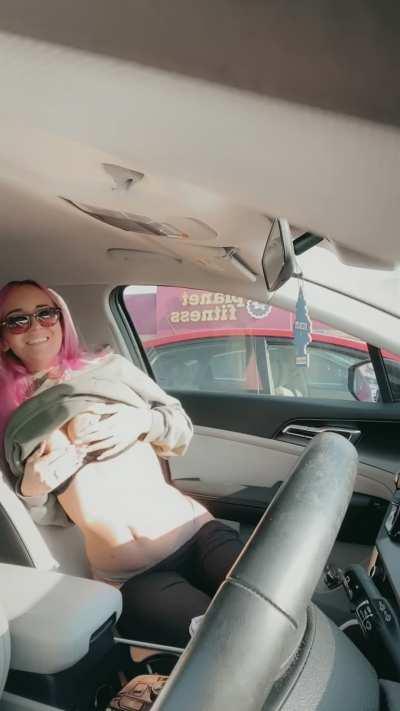 I think the employees at my gym know I have an orgasm there everyday but I can’t help it [gif]