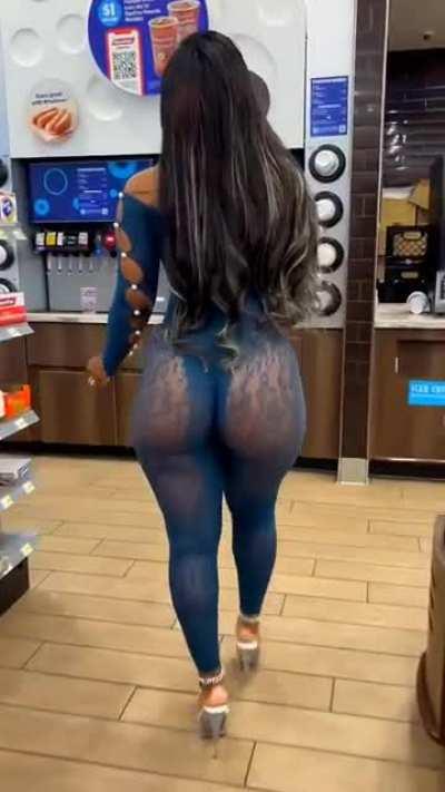 Imagine seeing this at 7/11 👀