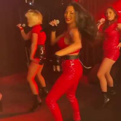 Nicole Scherzinger Red Room 3 GIF by cu3121