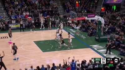 [Highlight] Bobby Portis makes Jrue Holiday fly on the closeout and then nails the step-back three pointer much to the delight of the FiserV crowd!