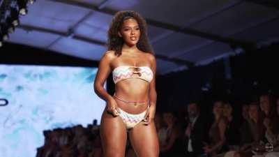 Amber Keaton @amber.cristinaa