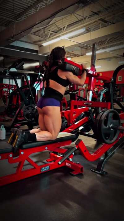 Teaching my girly this new exercise for the glutes I came out with