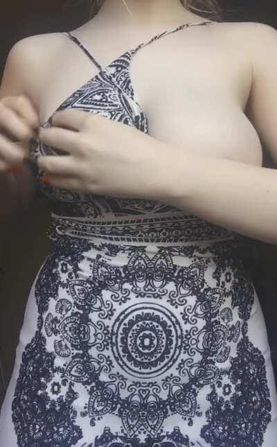 Don’t tell anyone what I’ve got concealed under this sundress🤫