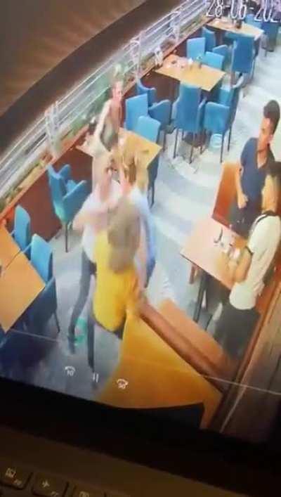 Kanım dondu izlerken orospu çocukları birde kenarda izliyorlar yazıklar olsun