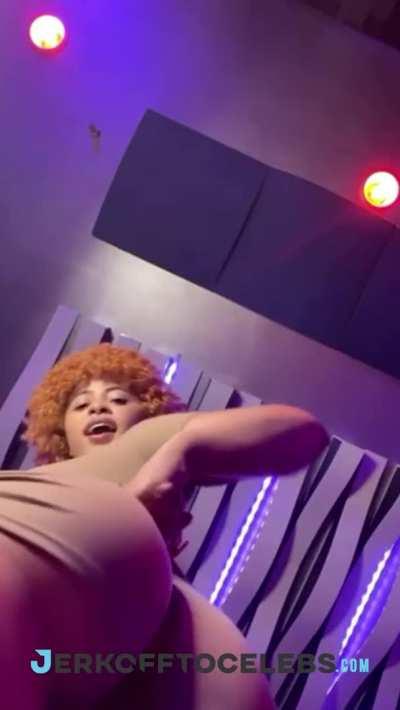 One Minute of Ice Spice Twerking