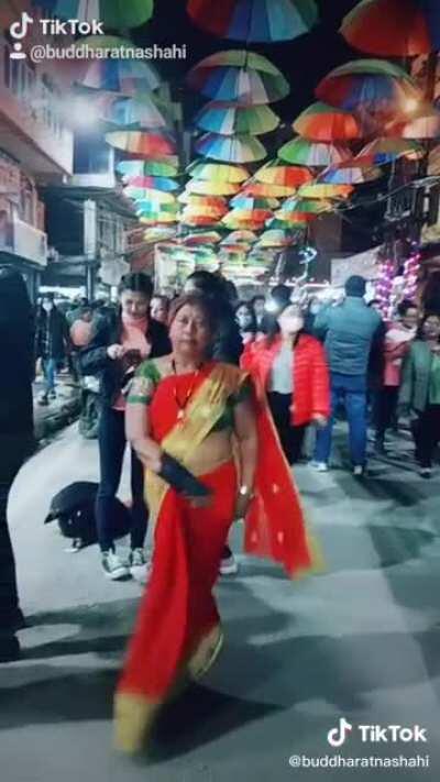 Yo level ko confident auna k garnu parcha? This made my night i hope it does urs too ded