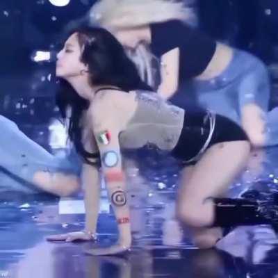 That was so sexy baby doing those floor movements plus those nice outline of that fuckable body 👅👅
