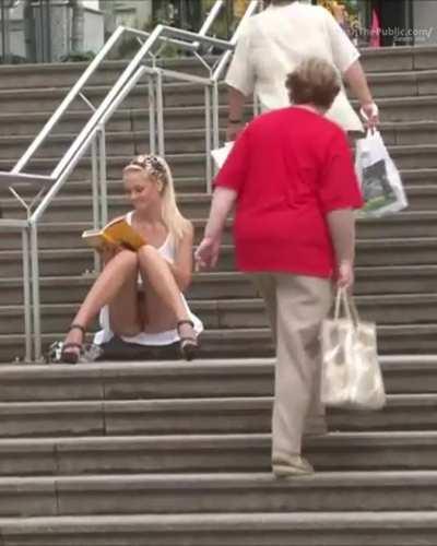 Pussy out in the open 😜